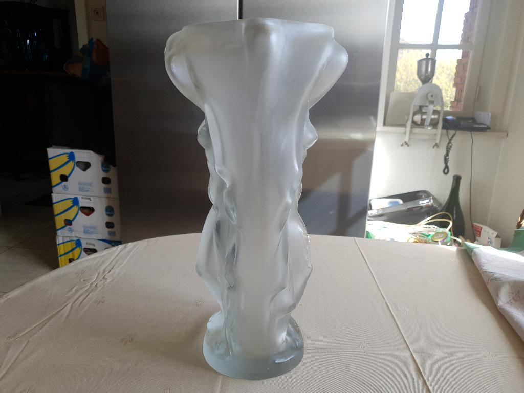 Unieke Kristallen Vaas met twee naakte Vrouwen beelden., Ophalen, Overige kleuren, Minder dan 50 cm, Glas