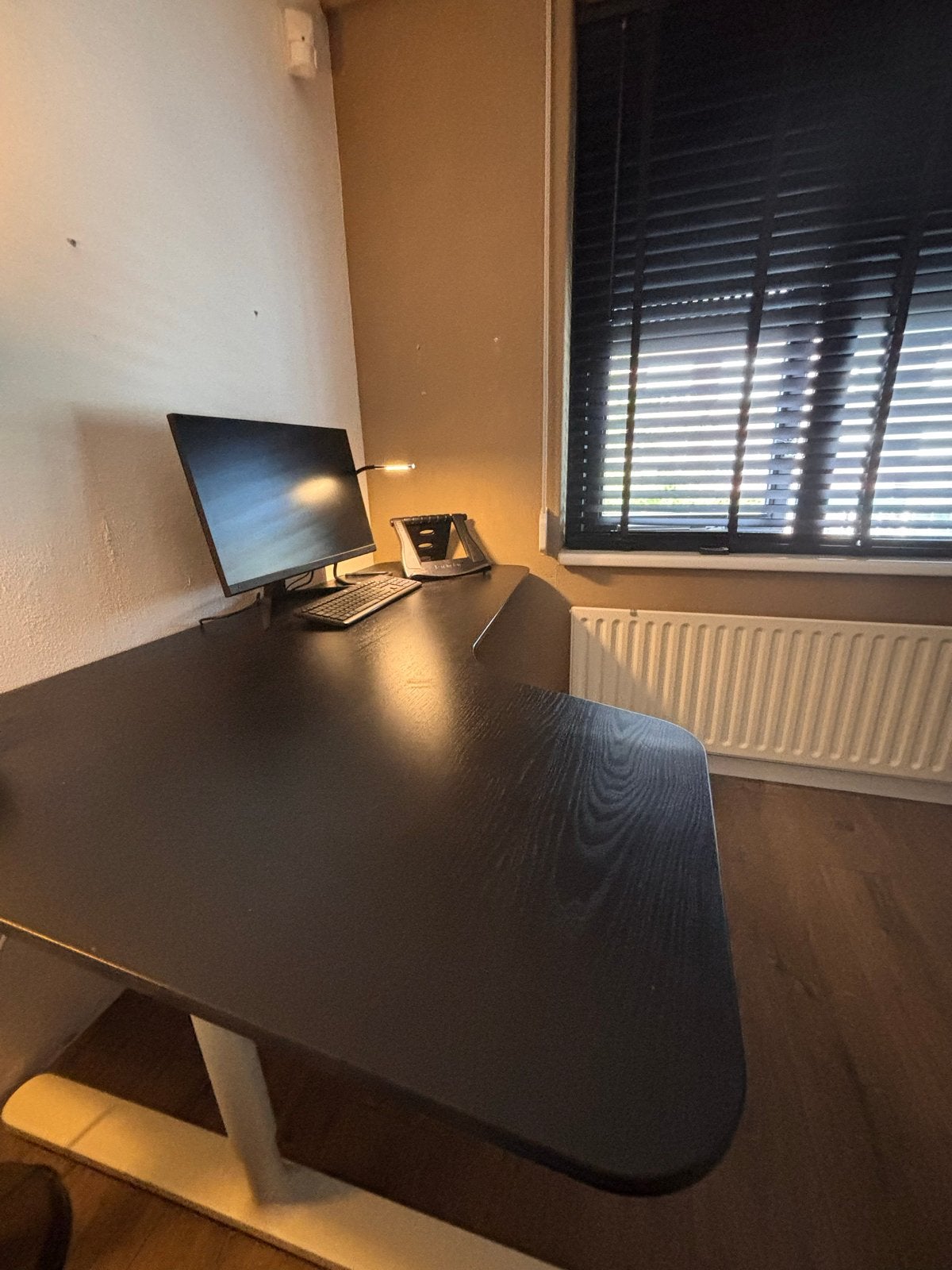 Modern Hoekbureau Zwart Ikea, Huis en Inrichting, Bureaus, Ophalen, Spaanplaat of MDF, Hoekbureau, Zo goed als nieuw