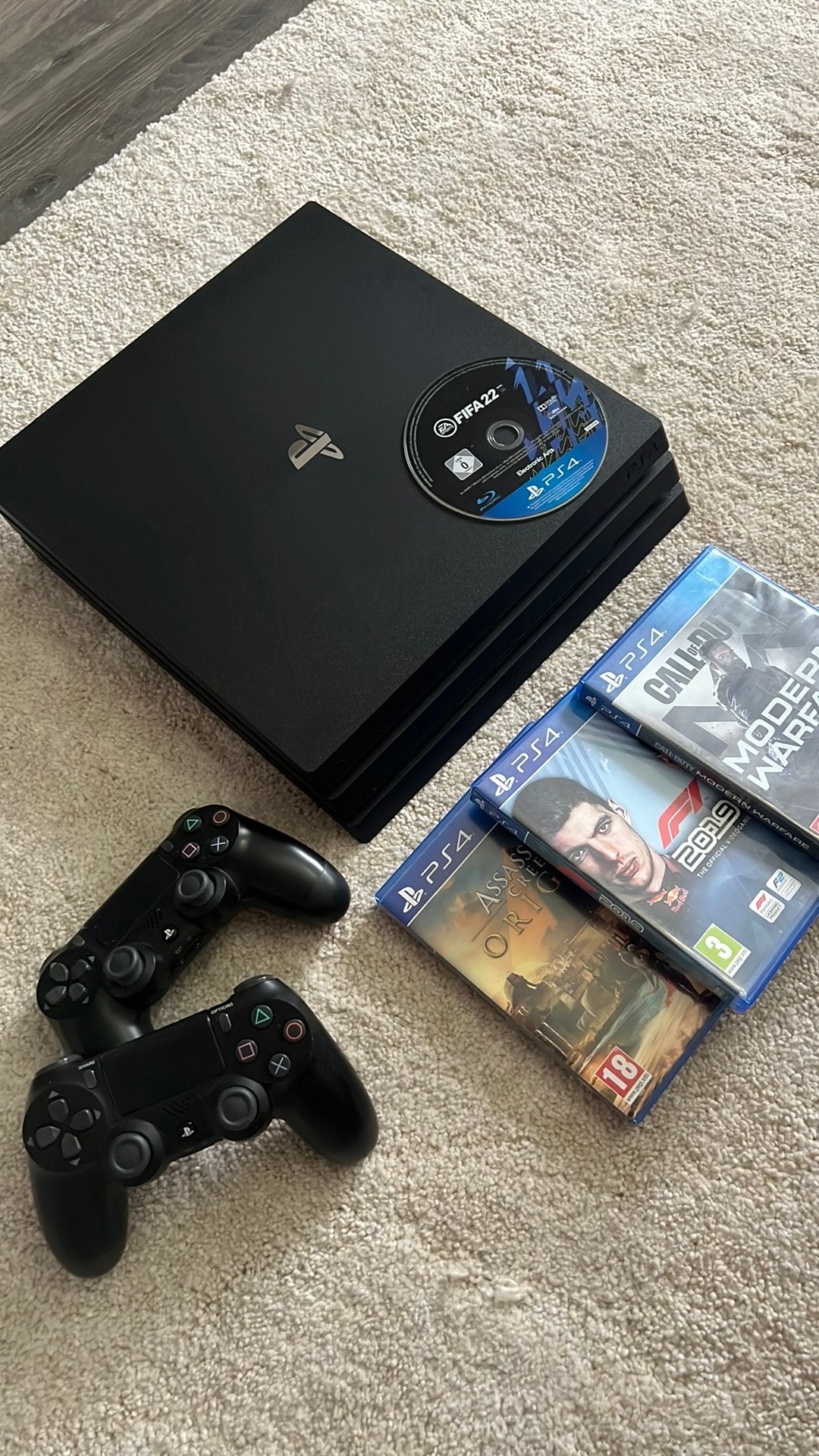 PlayStation 4 Pro + 2 Controllers + 4 Games, Spelcomputers en Games, Spelcomputers | Sony PlayStation 4, Ophalen, Met 2 controllers