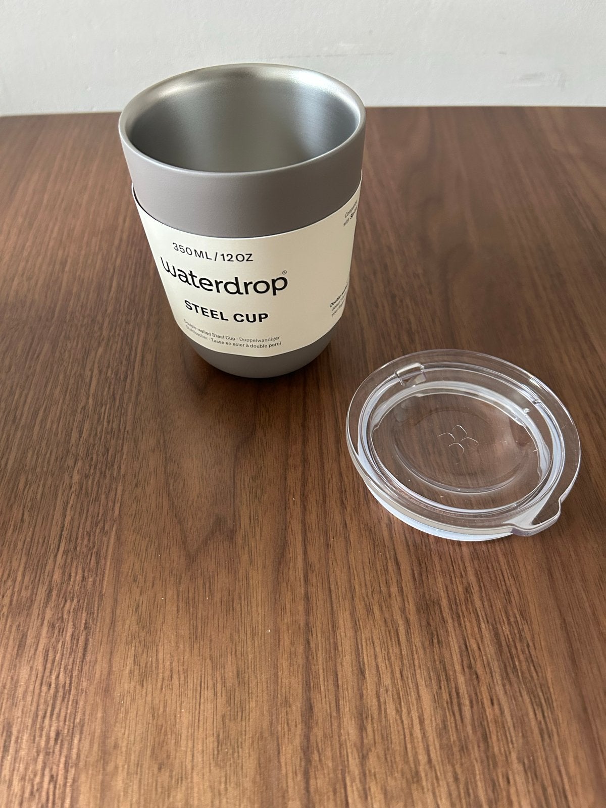Nieuwe Waterdrop Metalen Drinkbeker Taupe met Deksel, Beige, Overige typen, Nieuw, Ophalen of Verzenden
