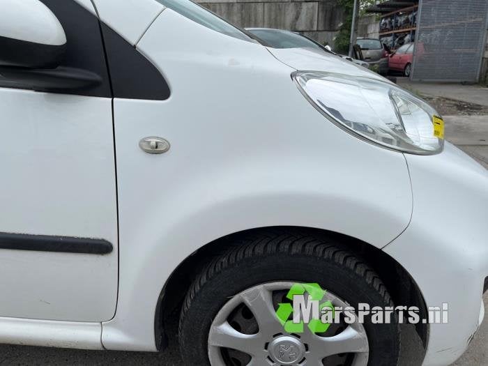 Scherm rechts-voor van een Peugeot 107, Auto-onderdelen, Carrosserie en Plaatwerk, Gebruikt, -, -, Ophalen of Verzenden