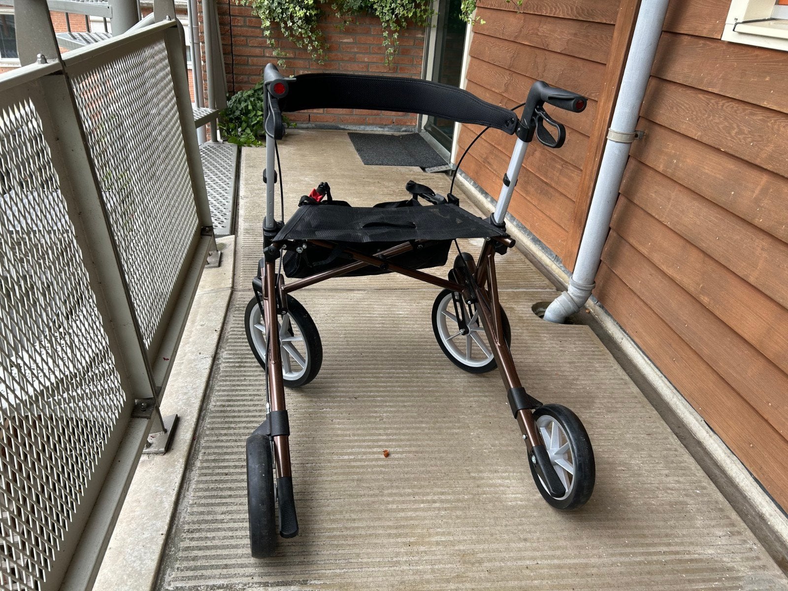 Mobilex rollator, type Lion M, extra breed, in nieuwstaat, Diversen, Ophalen, Opvouwbaar, Zo goed als nieuw