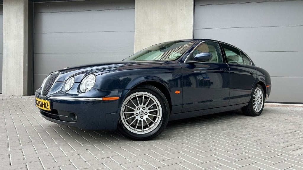 Jaguar S-type 3.0 V6 Executive Aut, Leder, Navi, Xenon, Automaat, Achterwielaandrijving, Beige, 1850 kg