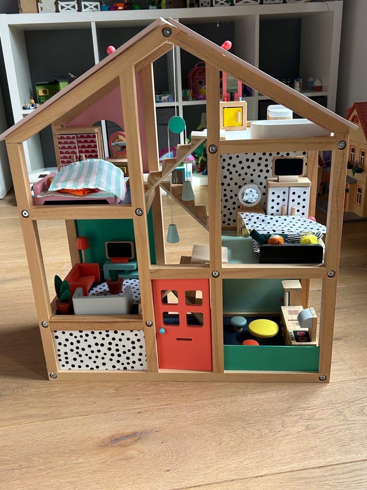 Houten poppenhuis (Hema) incl. meubels en poppen, Ophalen of Verzenden, Zo goed als nieuw, Poppenhuis