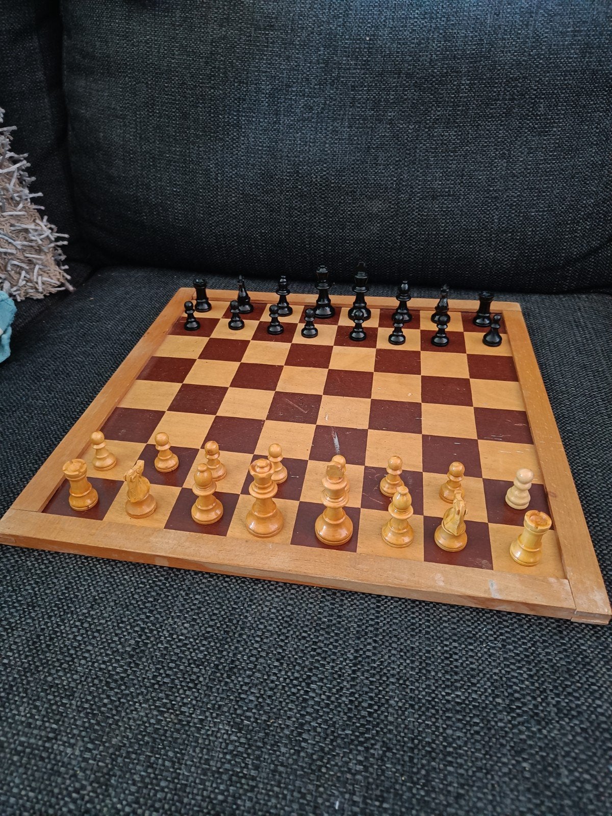 Houten schaak- en dambord met stukken, Hobby en Vrije tijd, Ophalen of Verzenden, Minder dan 500 stukjes, Gebruikt, Schaken