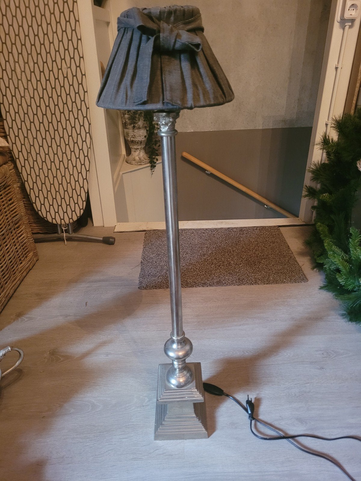 mooie hoge klassieke lamp., Ophalen of Verzenden