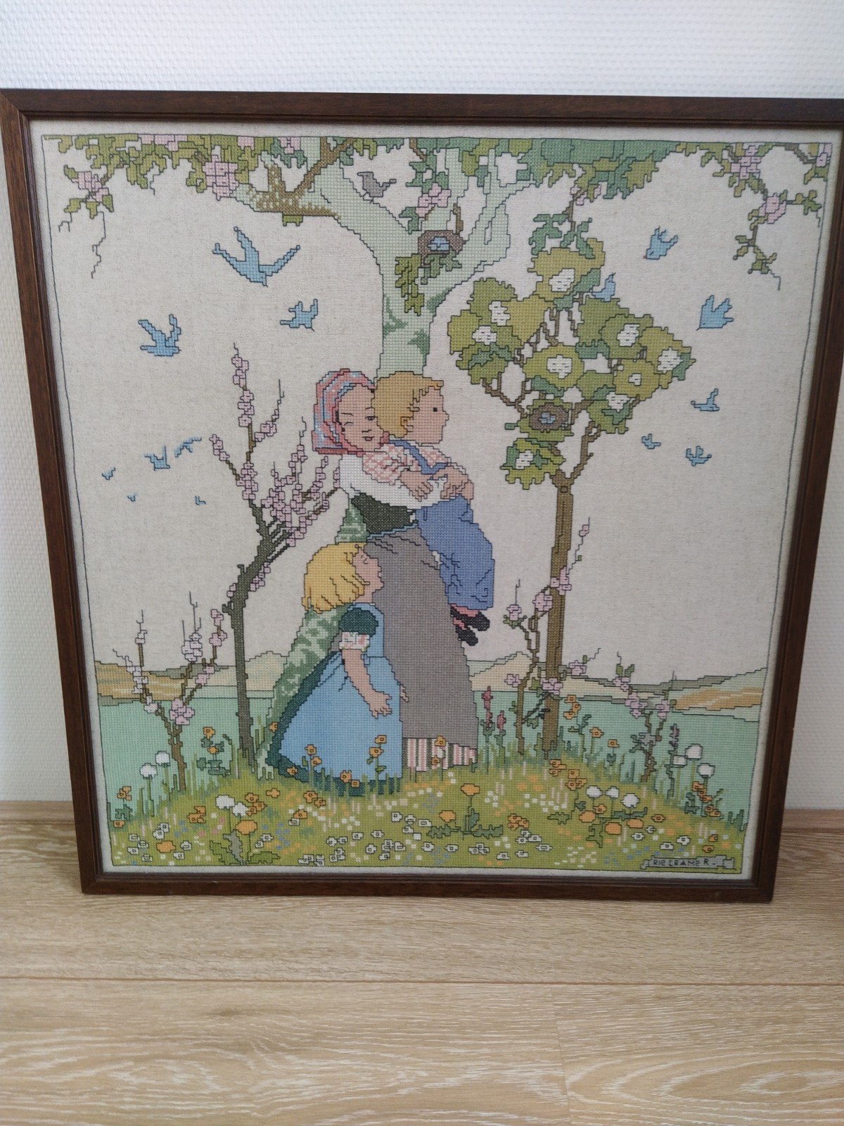 Rie Cramer Lente borduurwerk 67x71 cm ontspiegeld glas.
Inge, Ophalen, Minder dan 50 cm, Schilderij