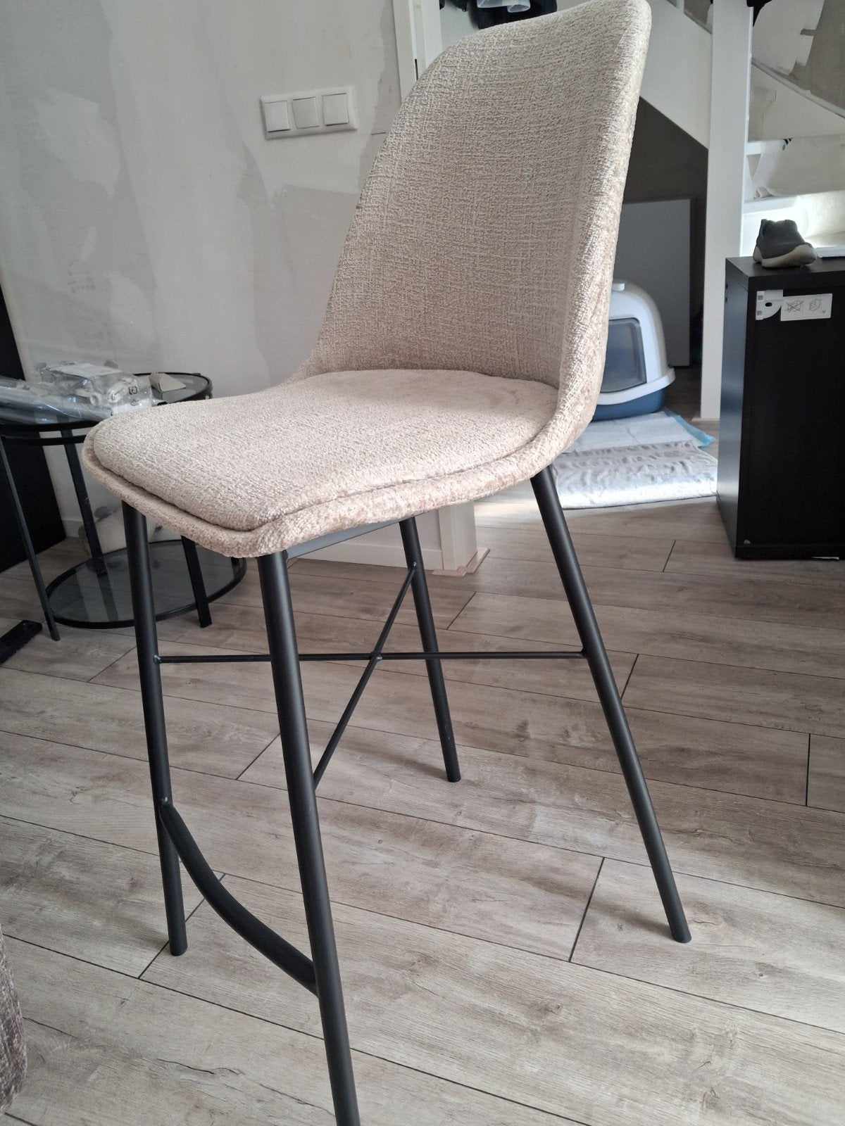 Nieuwe 2x 1 prijs samen 150 VTWonen kick barkruk beige, Huis en Inrichting, Barkrukken, Met voetsteun, 60 tot 90 cm, Nieuw, Ophalen of Verzenden