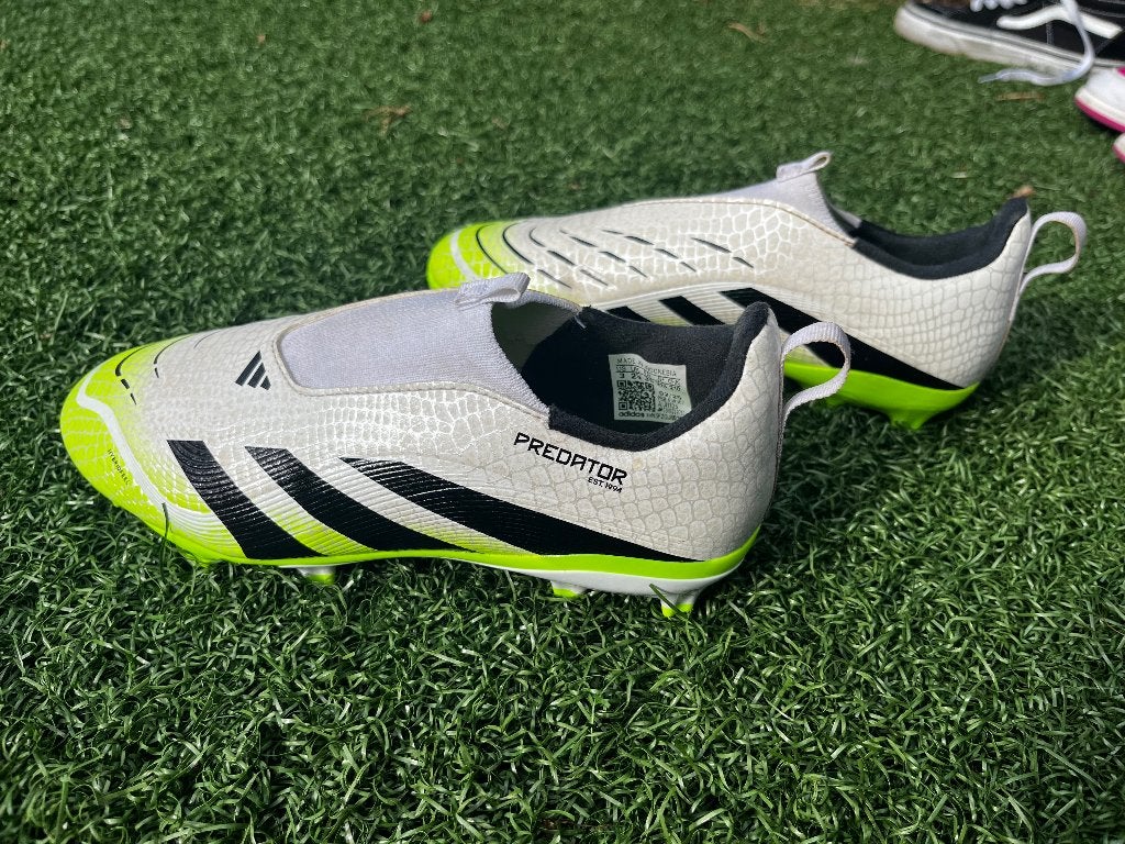 Voetbalschoenen kinderen Adidas predator, Maat XS of kleiner, Schoenen, Nieuw, Ophalen of Verzenden