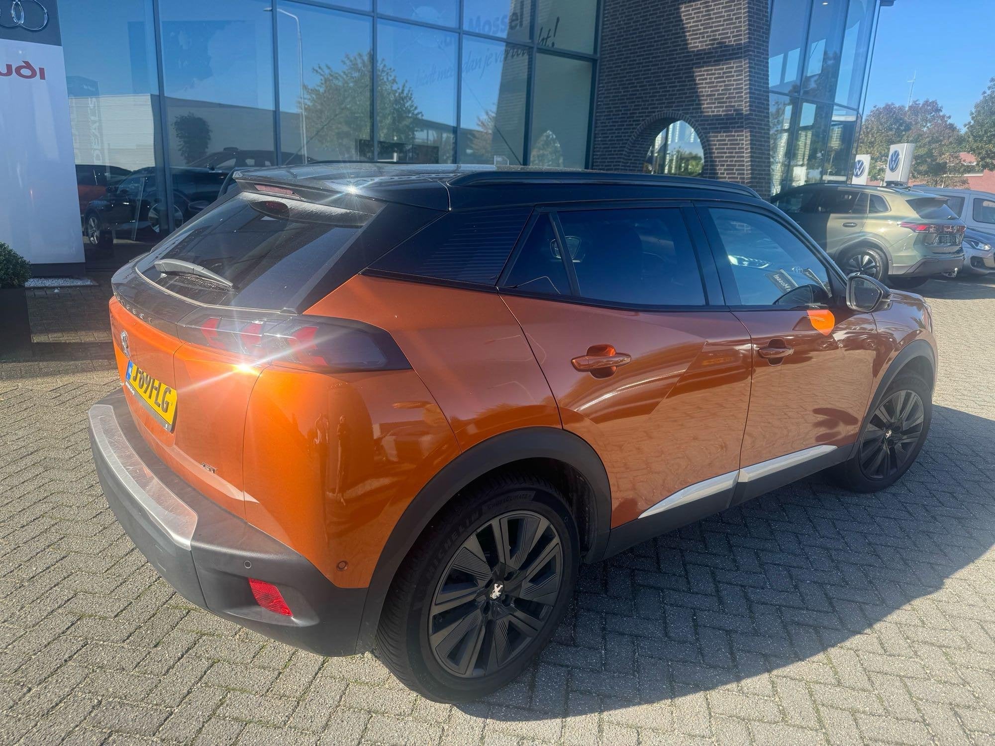 Peugeot e-2008 EV GT 50 kWh, Auto's, 136 pk, Overige kleuren, Alcantara, Origineel Nederlands
