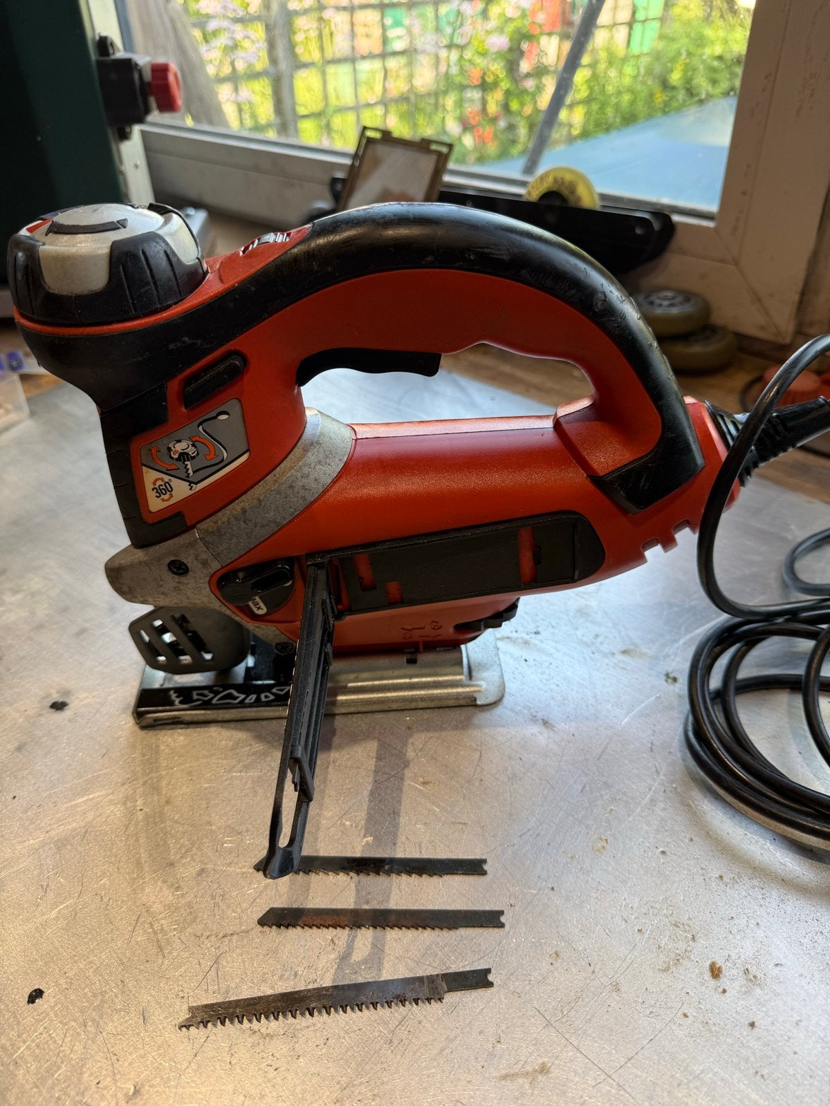 Black&Decker decoupeerzaag 600W met zaagjes, Gebruikt, Decoupeerzaag, 600 tot 1200 watt, Ophalen of Verzenden