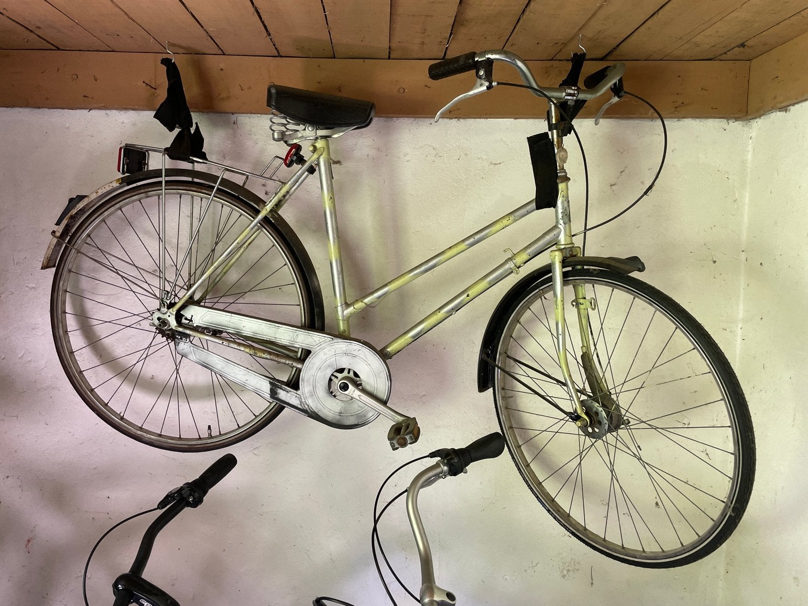 Oude damesfiets - Werkt prima, banden en ventiel nodig, Ophalen, Gebruikt, Overige merken