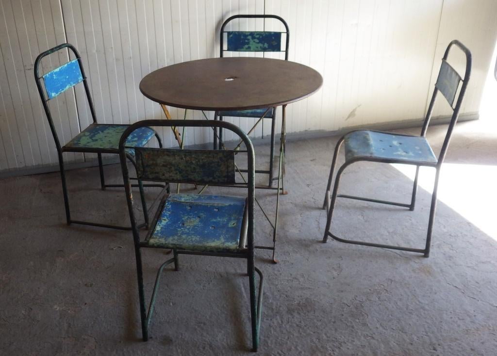 * Tafel met stoelen * Vintage industrieel metaal., Antiek en Kunst, Ophalen