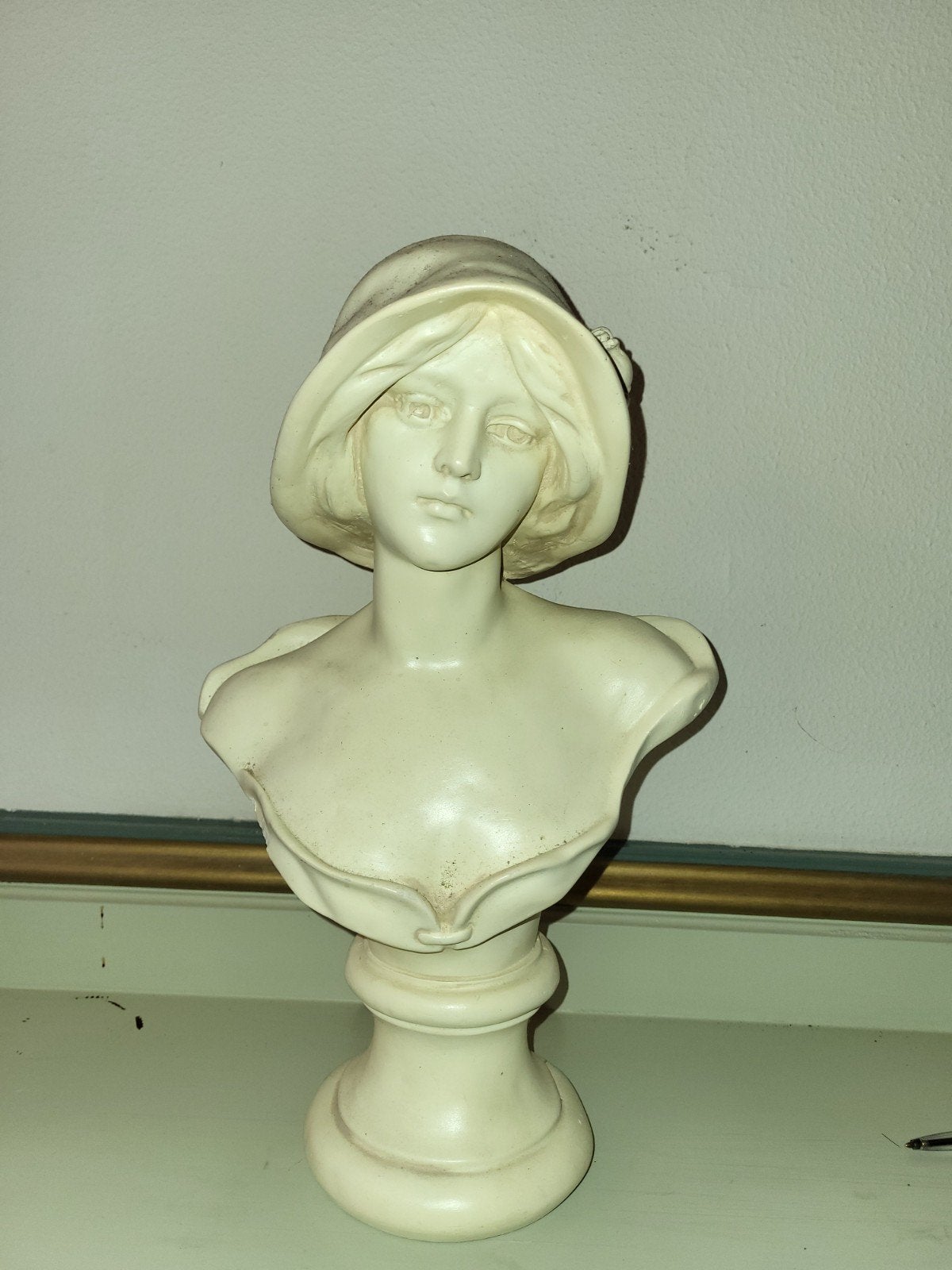 Gipsen buste van vrouw met hoed, 40 cm hoog, Ophalen