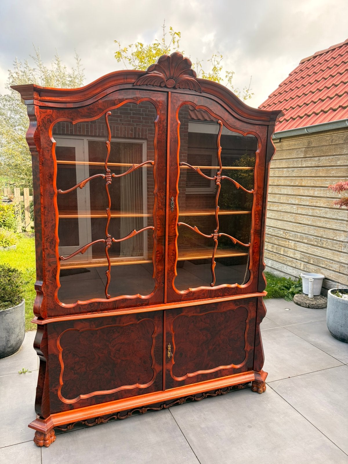 Antieke vitrinekast Hollandse Barok stijl, Ophalen