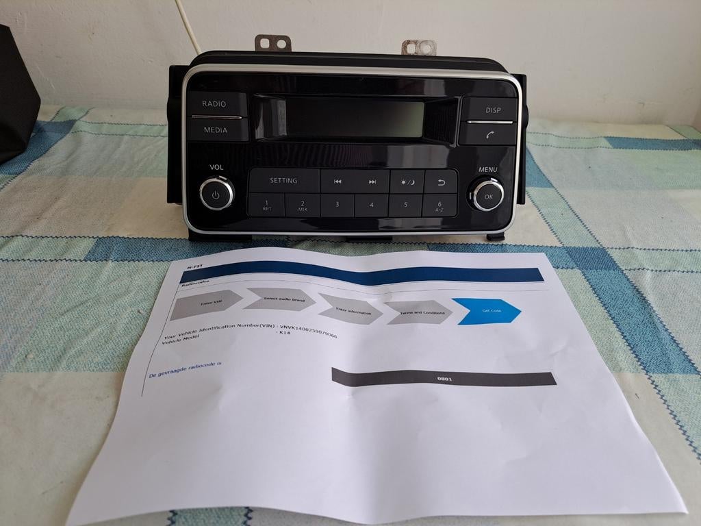 Nissan originele CMF-R 300 E 17 MP3,CD media autoradio, Auto diversen, Autoradio's, Ophalen of Verzenden, Zo goed als nieuw