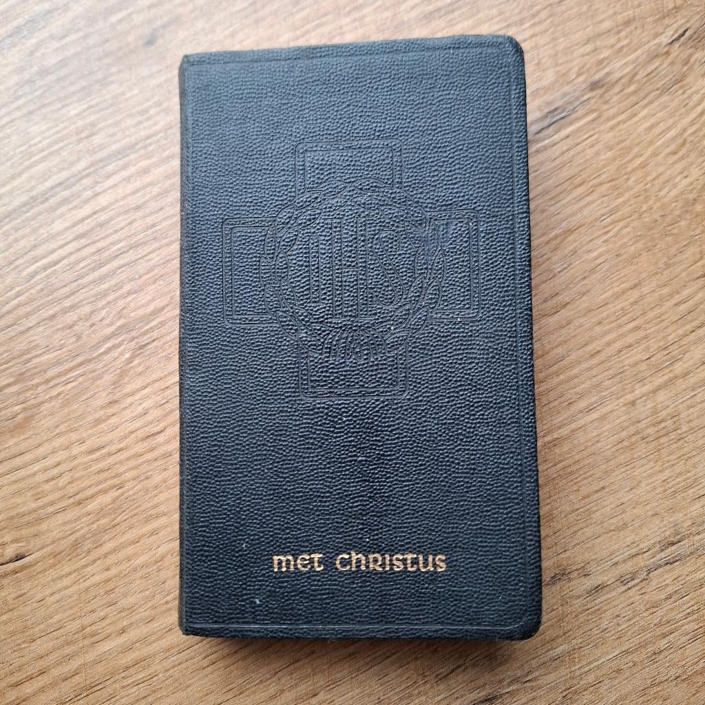 Met Christus. Kerkboek voor grote jongens 1955, Ophalen of Verzenden, Gelezen, Christendom | Katholiek