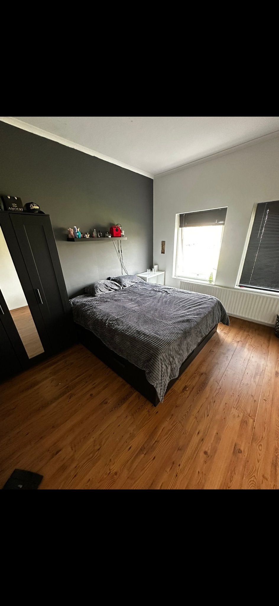 Tweepersoonsbed met opbergruimte