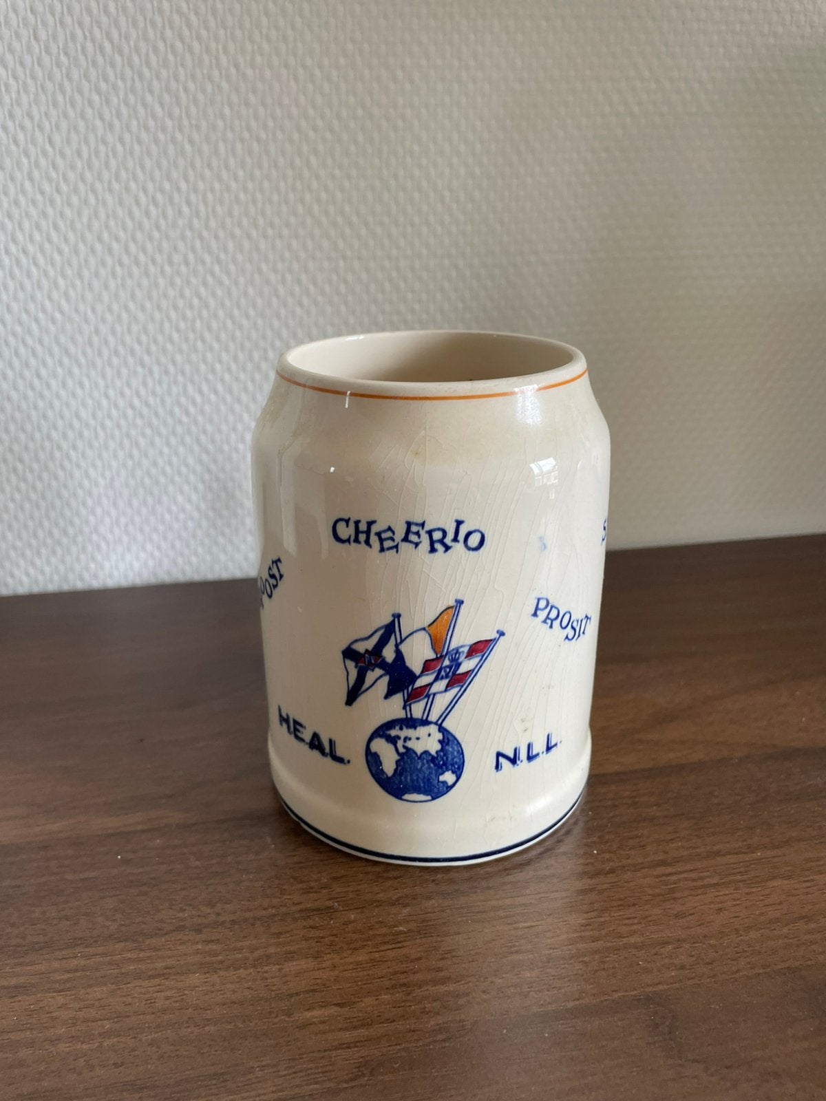 Antieke bier pul wit met tekst in verschillende talen., Ophalen of Verzenden