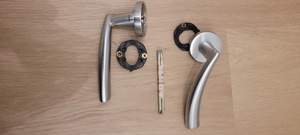 15 sets Italiaanse design Mandelli deurkrukken en rozetten., Ophalen of Verzenden, Zo goed als nieuw, Chroom, Klink of Kruk