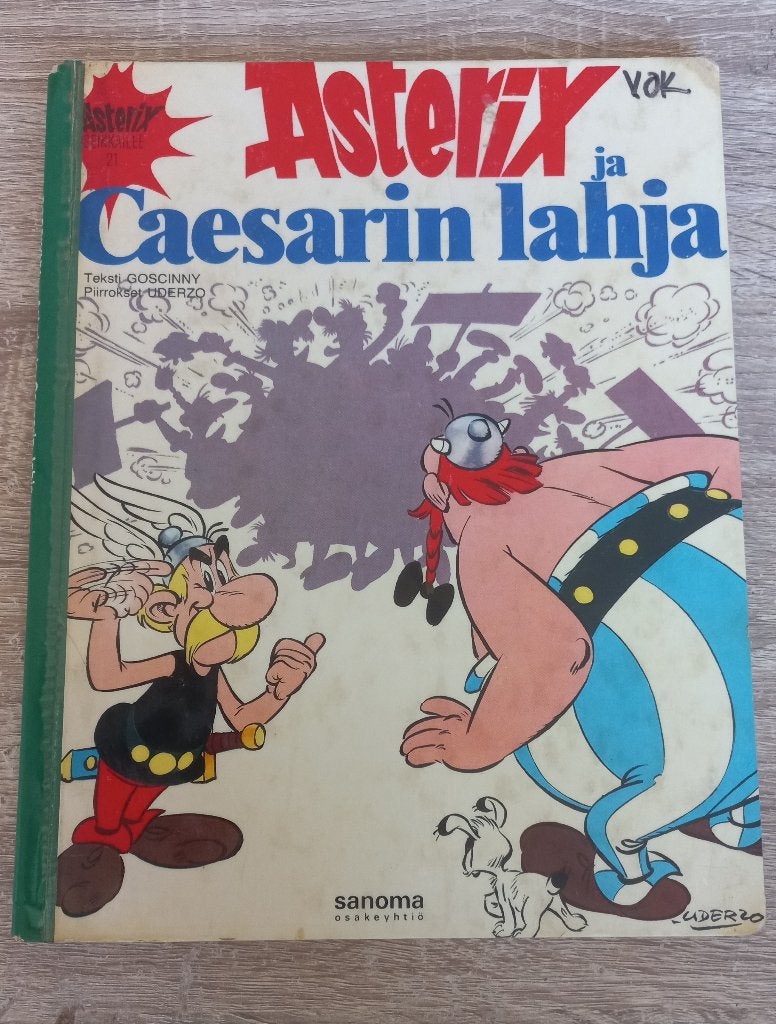 Asterix ja Caesarin lahja (Finse bibliotheekversie, 1e druk), Gelezen, Eén stripboek, Ophalen of Verzenden, Goscinny & Uderzo