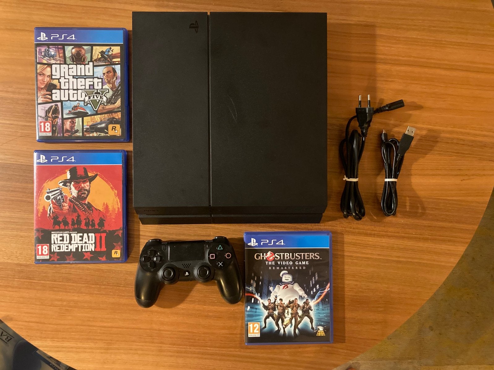 PS4 Playstation 4 - 1TB - met games (lees omschrijving)