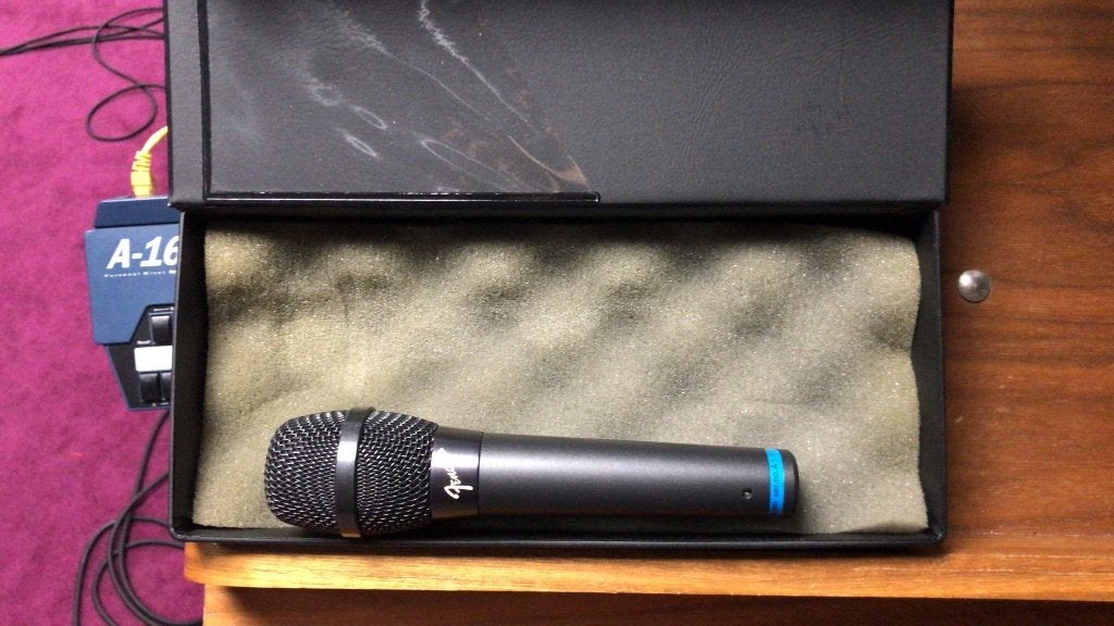 Fender D3 cardioid dynamic microphone+ XLR Cable(1984)Boxed, Ophalen of Verzenden, Gebruikt, Studiomicrofoon