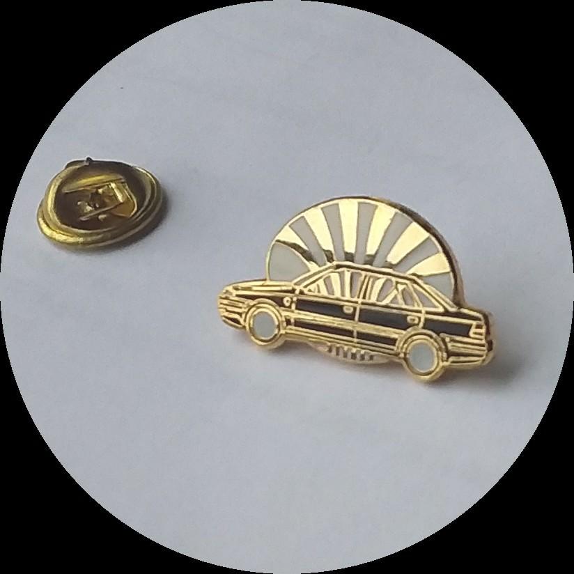 DAEWOO ESPERO pin, groen wit  geëmailleerd, Verzamelen, Speldjes, Pins en Buttons, Ophalen of Verzenden, Zo goed als nieuw, Transport