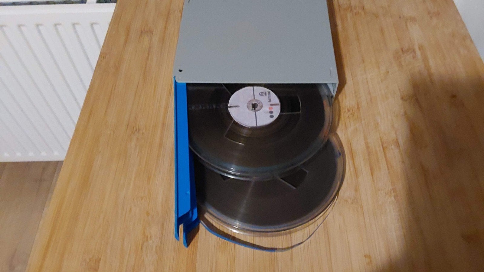 3 stuks 18 cm spoelen met Tape in kunststof cassettes.
ik be, Ophalen of Verzenden, Onderdeel