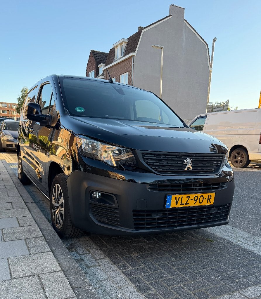 Peugeot Partner 1.5 Bluehdi 130pk 650kg Eat8 2021 Zwart, Auto's, 4 cilinders, Zwart, Origineel Nederlands, Bedrijf