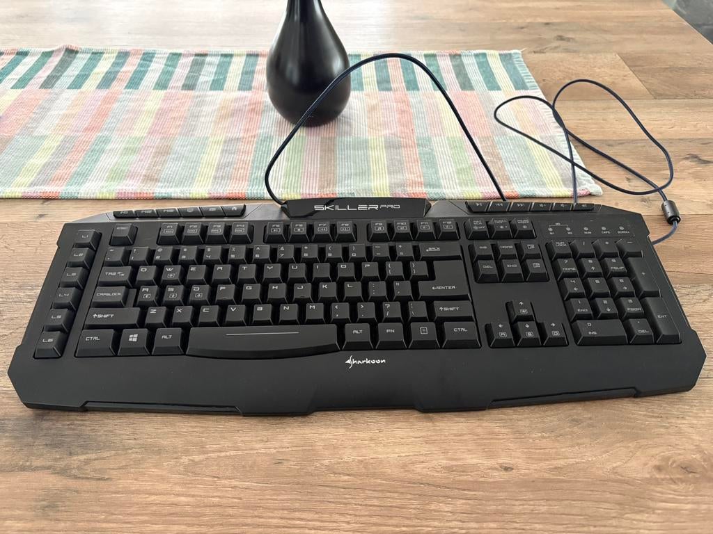 Sharkoon Skiller Pro Gaming Keyboard met soft-touch voetjes, Ophalen of Verzenden, Zo goed als nieuw, Gaming toetsenbord