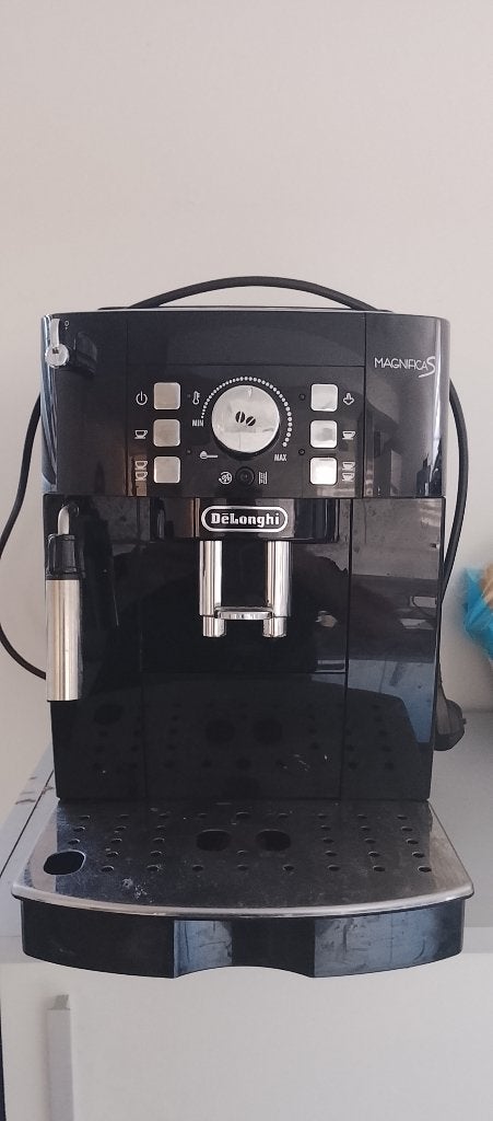 Delonghi koffie machine, Witgoed en Apparatuur, Gebruikt, Koffiemachine, Ophalen of Verzenden, 2 tot 4 kopjes