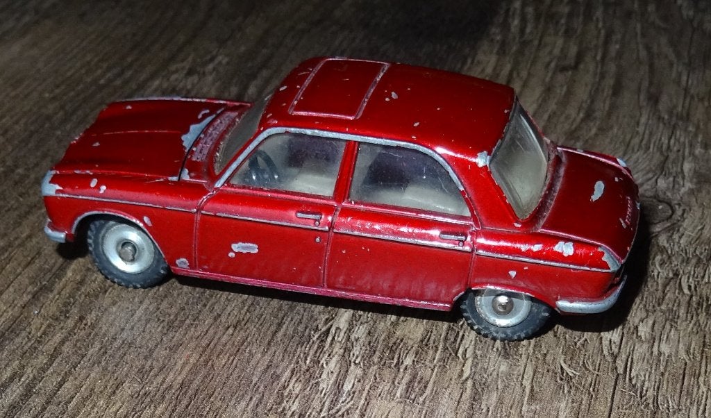 Dinky Toys Peugeot 204., Hobby en Vrije tijd, Modelauto's | 1:43, Ophalen of Verzenden, Gebruikt, Auto, Dinky Toys