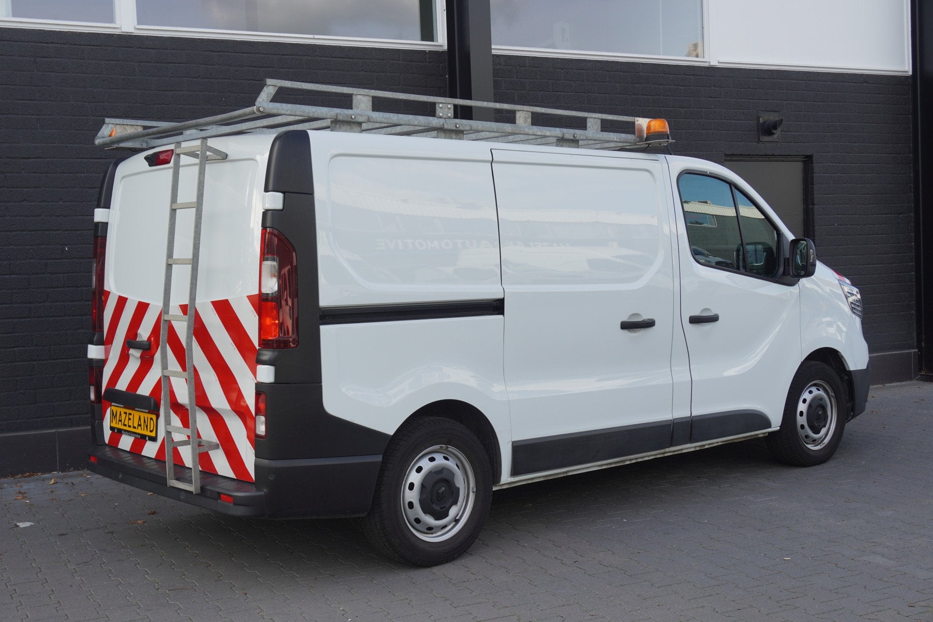 Renault Trafic 2.0 Blue dCi 130PK - Airco - Navi - Cruise -, Voorwielaandrijving, Gebruikt, Zwart, 4 cilinders