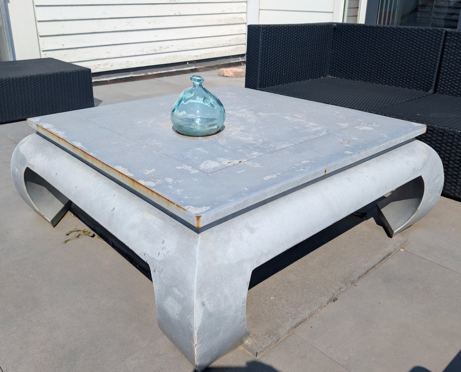 Metalen opium tafel 1.00 x 1.00 m, 42 cm hoog, Ophalen of Verzenden, Gebruikt, Vierkant, Metaal