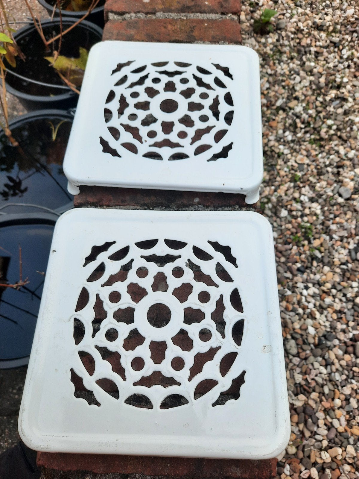 2 emaille onderzetters voor pannen aan tafel, Ophalen of Verzenden