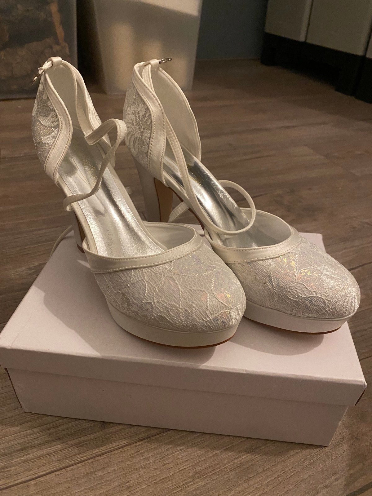 Witte Pumps met Kant op de Neus - Maat 41, Hak 8cm, Ophalen of Verzenden, Nieuw, Wit