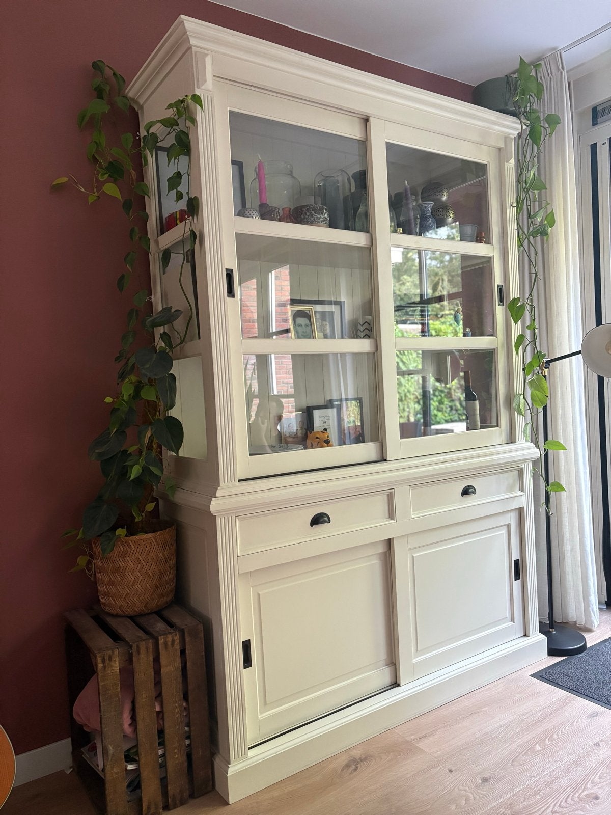 Gratis: Mooi wit dressoir met vitrinekast - 220x150 cm, Ophalen, Gebruikt