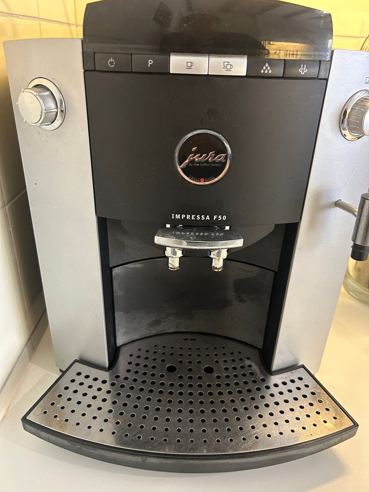 Jura Impressa F50, werkt goed, Witgoed en Apparatuur, Koffiezetapparaten, Ophalen of Verzenden, Zo goed als nieuw, Koffiemachine