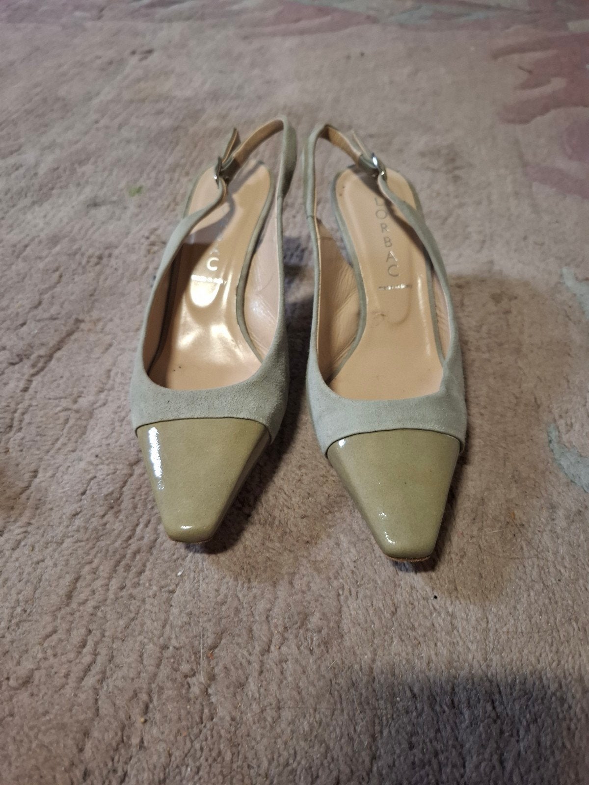 Stijlvolle pumps met lage hak - Zo goed als nieuw, Schoenen met lage hakken, Beige, Ophalen of Verzenden, Onbekend