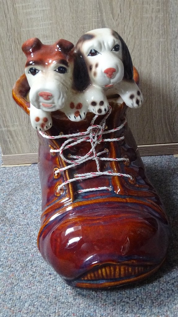 Schoenbloempot Met Honden Van Aardewerk., Verzamelen, Beelden en Beeldjes, Ophalen, Zo goed als nieuw, Dier
