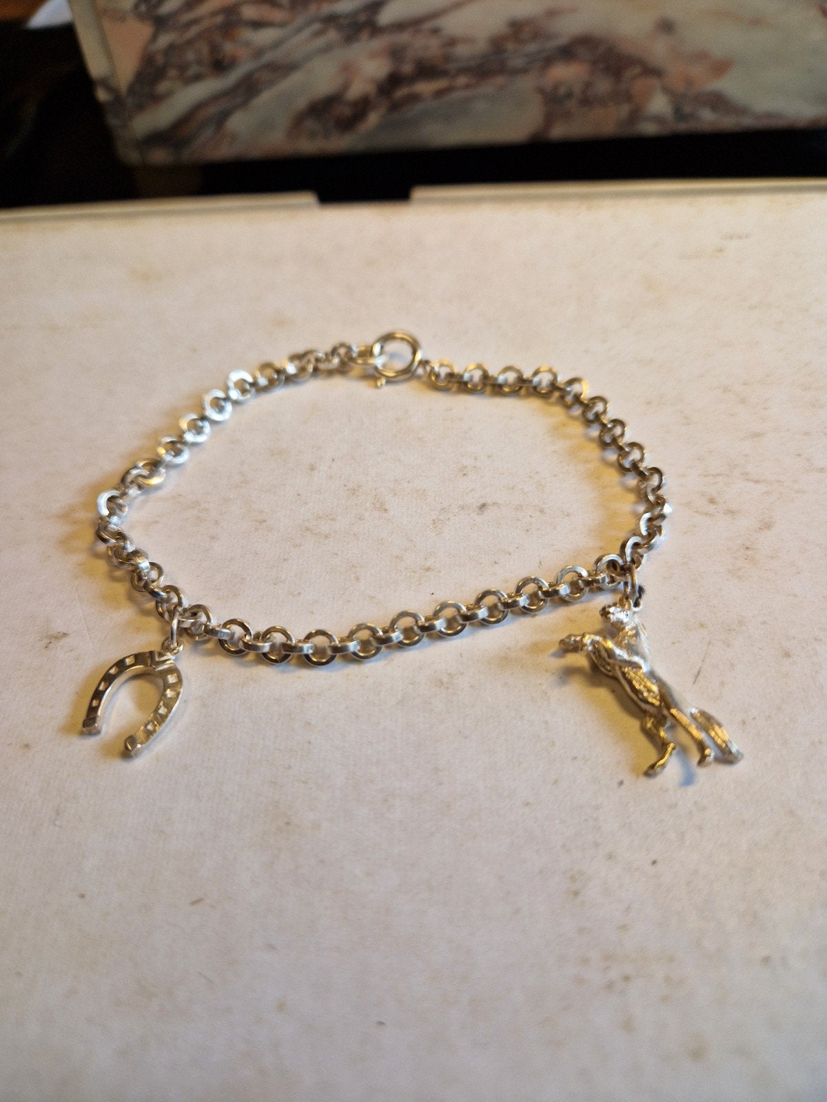 Zilveren bedelarmband met hoefijzer en paard bed3,50els, Ophalen of Verzenden, Nieuw, Zilver, Zilver