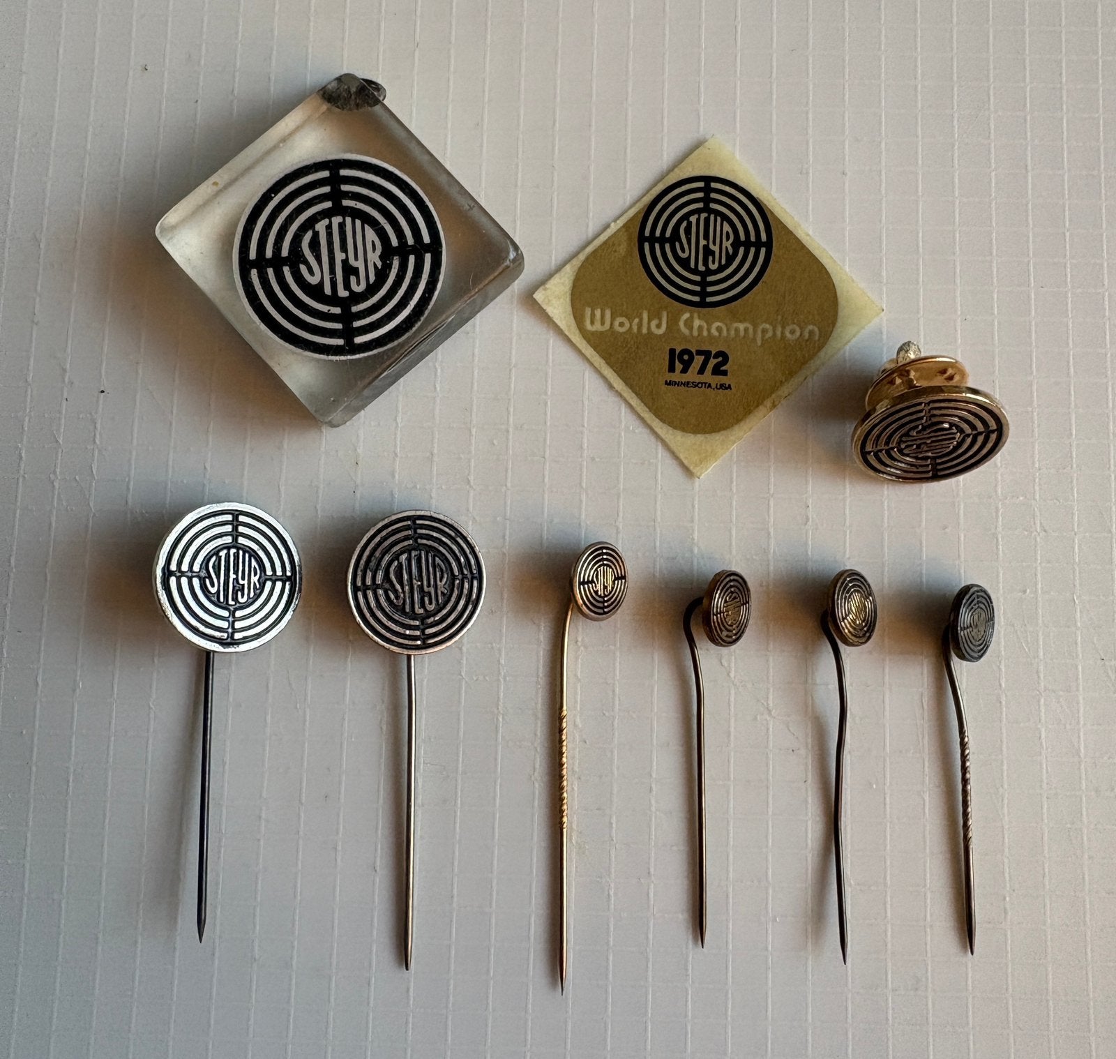 Steyr setje verzamelaars gadgets, Ophalen of Verzenden, Gebruikt, Transport, Speldje of Pin