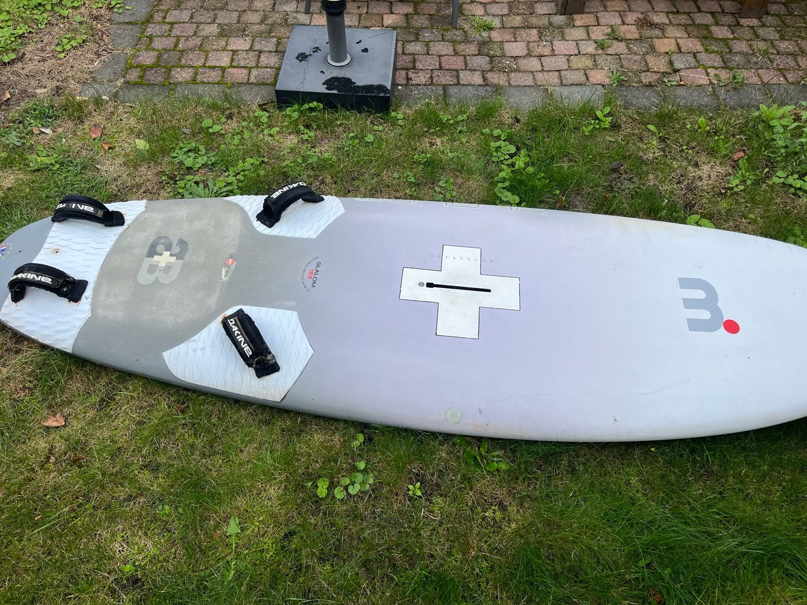 Mistral Slalom Windsurfplank 123L met wierfin, Watersport en Boten, Windsurfen, Ophalen, Mistral, Gebruikt, Minder dan 250 cm