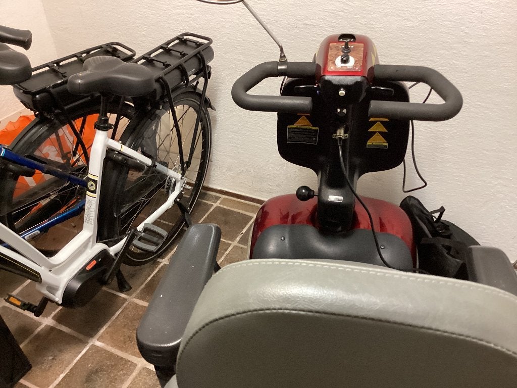 Scootmobiel rood shoprijder met 4 wielen, Gebruikt, Maximaal 45 km/u, Benzine, Ophalen
