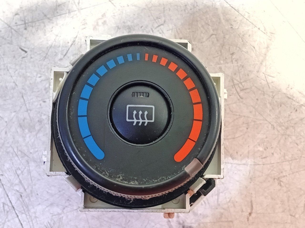 Achterruitverwarmings schakelaar Toyota iQ, Onderdelen@venauto.nl, Van der Ven Autorecycling B.V., Gebruikt, Ettenseweg 76, 4706 PB Roosendaal, The Netherlands