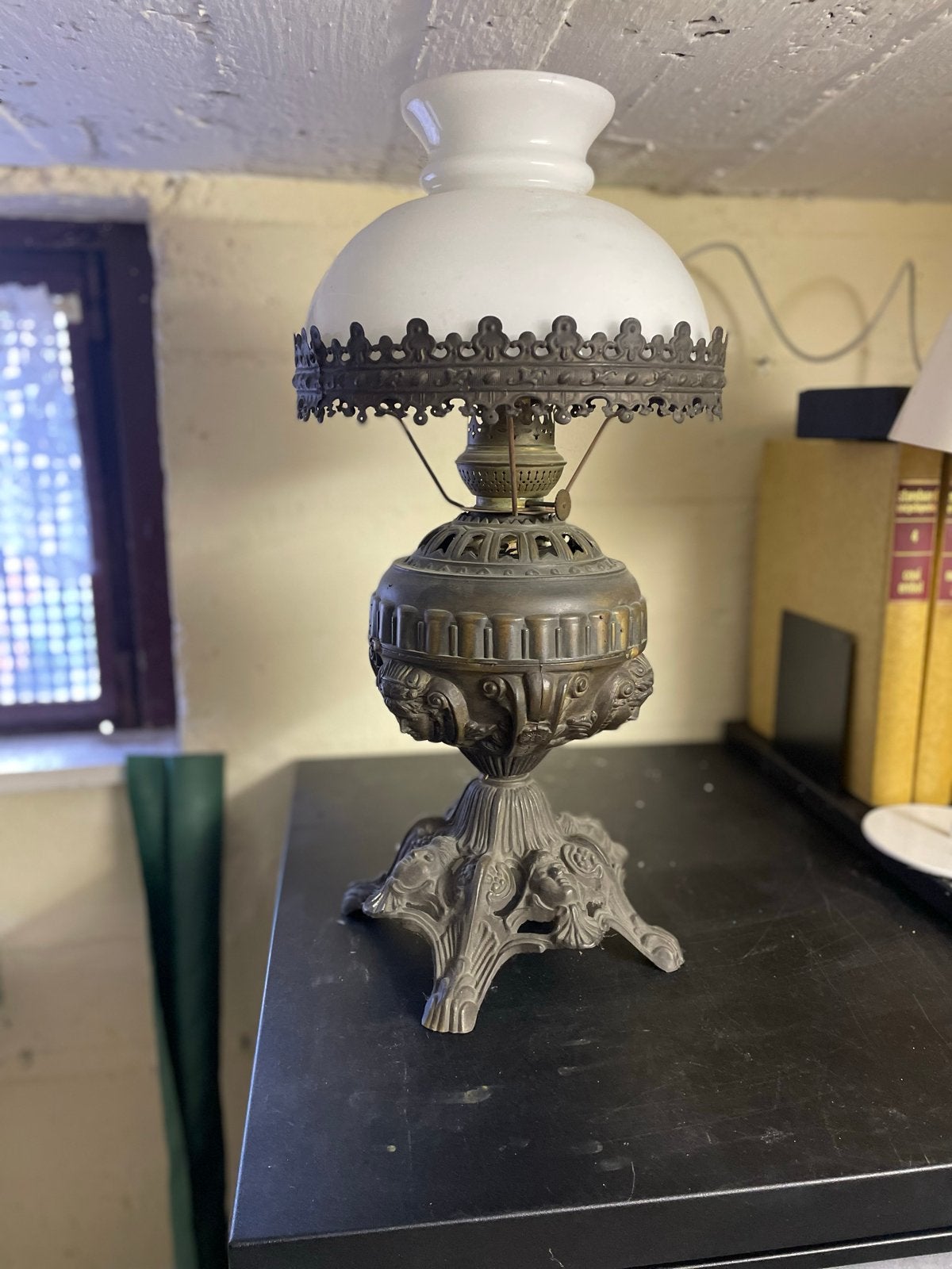 Antieke Kosmos Brenner olielamp met gedetailleerde voet, Antiek en Kunst, Antiek | Lampen, Ophalen