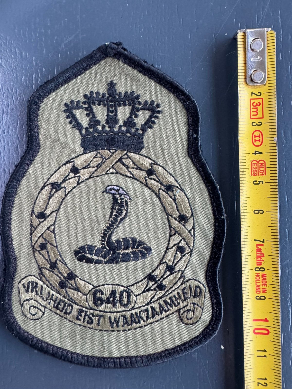 KLu RNLAF kroonembleem gvt 640, Ophalen of Verzenden, Luchtmacht, Nederland, Embleem of Badge