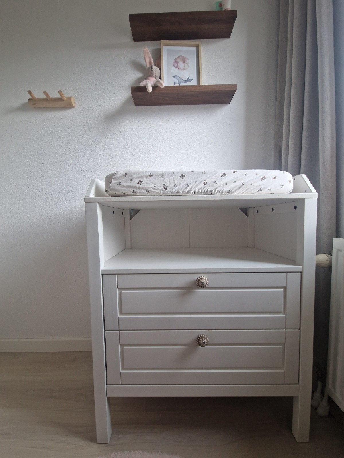 TE KOOP: Witte kleine commode, Ophalen, Gebruikt, 50 tot 70 cm, 75 tot 100 cm
