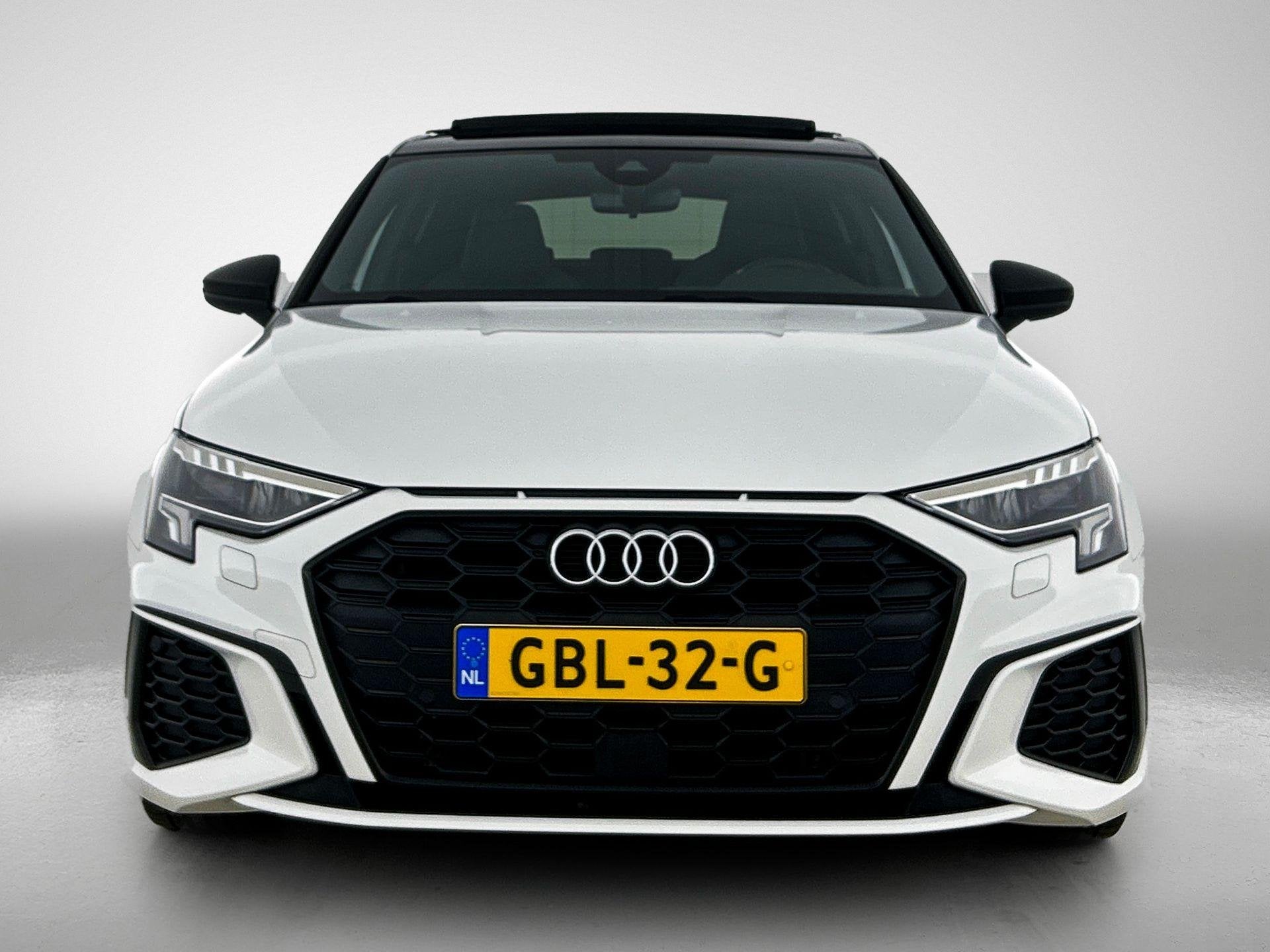 Audi A3 Sportback 45 TFSI e S edition Competition 245 PK | S, Auto's, 12 maanden, Gebruikt, 4 cilinders, Wit